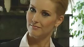 Ragazza carina con b ...
