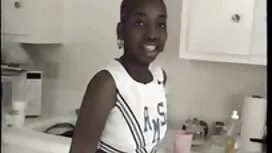 Ragazza fumatori da  ...