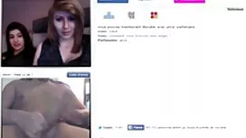 Un uomo cammina casa ...