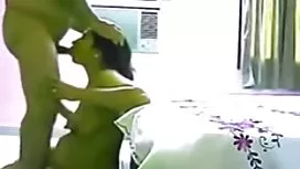La madre è al telefo ...