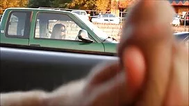 Sesso, uomo video po ...