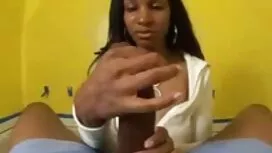 Una bambola con il l ...